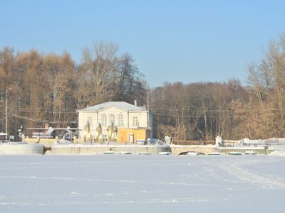 Мост на плотине