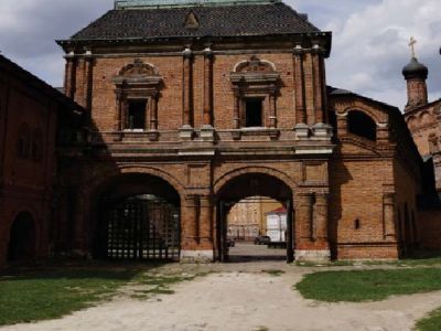 Крутицкий надвратный Терем. Стена-переход