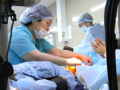 Вернуть зрение за день: офтальмологи прооперировали группу пациентов из Горного района