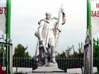 Братская могила с захоронением воинов, погибших в период Великой Отечественной войны 1941—1945 гг.