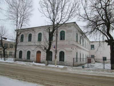 Здание бывшей гимназии (ныне здание школы № 1)
