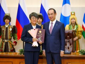 Айсен Николаев вручил государственные награды отличившимся якутянам