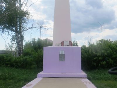 Братская могила участников Великой Октябрьской социалистической революции и гражданской войны