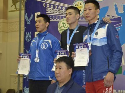 Титулованные мас-рестлеры вернули свое лидерство на чемпионате Якутии