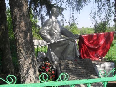 Братская могила воинов, погибших в 1941 - 1943 гг.