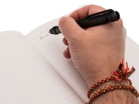 Тактическая ручка для выживания  с фонариком 11 в 1, розовая