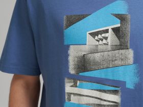 Футболка свободного кроя