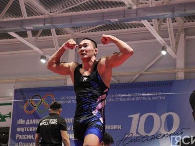 Более двадцати медалей первенства Дальнего Востока по борьбе оказались на счету сборной Якутии