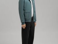 Ветровка-бомбер со съемным капюшоном