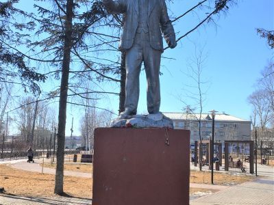Памятник В. И. Ленину