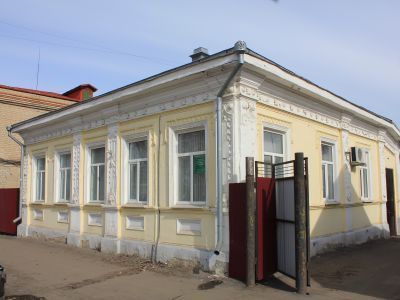 Дом с амбаром