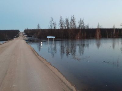 В Кобяйском районе Якутии закрыли проезд на участке автодороги