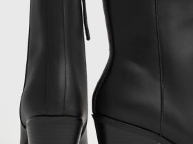 Казаки из натуральной кожи, Черный