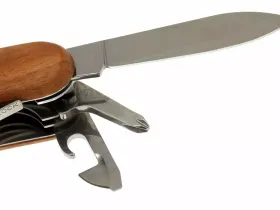 Складной многофункциональный нож Victorinox EvoWood S557, сталь X55CrMo14, рукоять ореховое дерево, коричневый