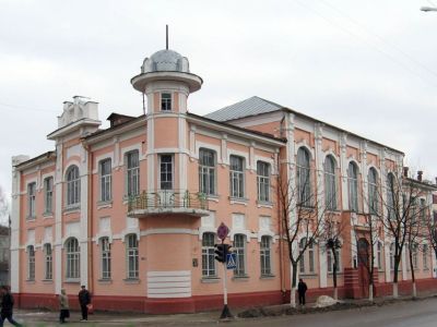 Здание женской гимназии (ГПТУ)