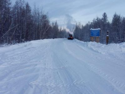 Техника пробивает автозимники на дорогах «Кобяй» и «Себян» 