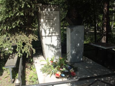 Могила Героя Советского Союза Бориса Григорьевича Шаронова