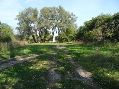 Братская могила 15 советских воинов, погибших в 1943 г. в боях с немецко-фашистскими захватчиками