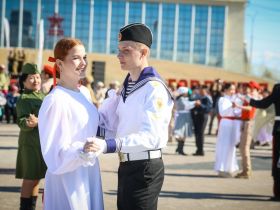 5,5 тысяч пар станцевали вальс Победы в Якутске