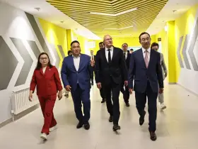 Дмитрий Чернышенко побывал в Якутии в новом здании школы в селе Хатассы