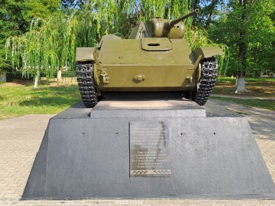 Танк "Т-70", первый с боем ворвавшийся в г. Калач-на-Дону