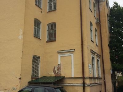 Дом, где в 1917 г. работал 1-й Ораниенбаумский Совет рабочих, крестьянских и солдатских депутатов и находился штаб Ораниенбаумского отряда Красной Гвардии