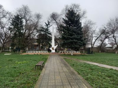 Братская могила воинов-земляков, погибших в годы гражданской и Великой Отечественной войн