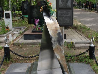 Могила старшего лейтенанта Мошкея Василия Семеновича,  летчика-истребителя, погибшего при перегоне самолета для нужд фронта  на трассе Аляска – Сибирь в годы Великой Отечественной войны
