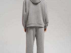 Свободная толстовка из футера