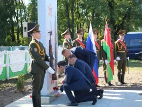 В Беларуси открыли мемориальный знак в память о воинах-якутянах
