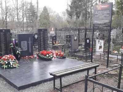 Братская могила воинов, погибших при обороне города Новгорода в июле-августе 1941 года и в 1944 году