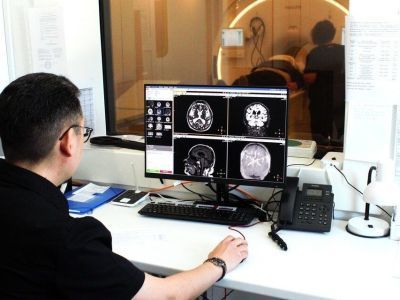 На шаг впереди: врачи Национального центра медицины изучают мозг человека