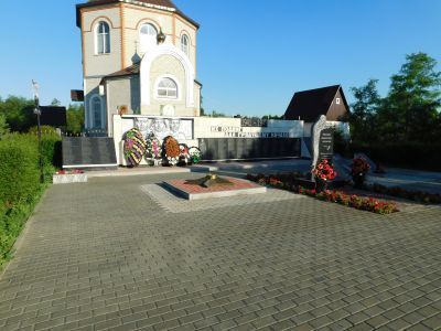 Братская могила летчиков и пассажиров, погибших в авиационной катастрофе