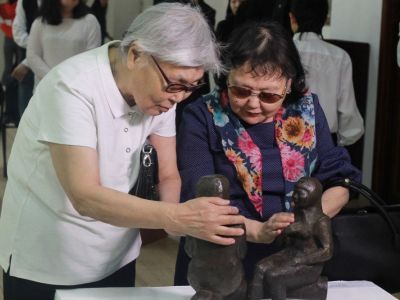 Трогать можно: В НХМ Якутии открылась тактильная выставка «Тепло металла»