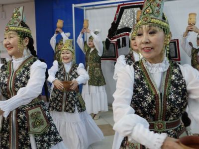 В Якутске открылась выставка к юбилею творческого объединения «Кырадаһын абылаҥа»