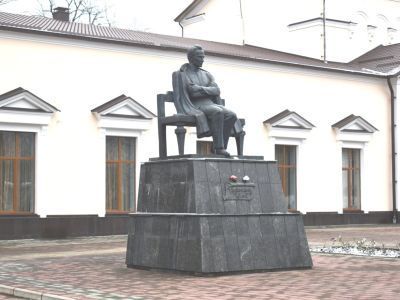 Памятник кабардинскому поэту Али Шогенцукову