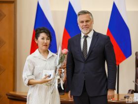 Государственные награды вручили медицинским работникам Якутии