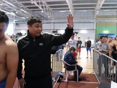 С участием сильнейших хапсагаистов стартовал турнир памяти Иннокентия Халдеева