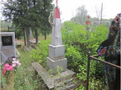 Братская могила 9 советских воинов, погибших в 1943 г. в бою с немецко-фашистскими захватчиками