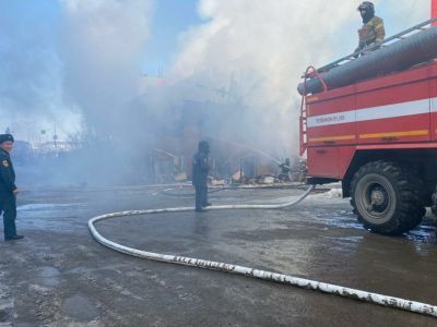 В Якутске огнеборцы успешно ликвидировали пожар в расселенном доме