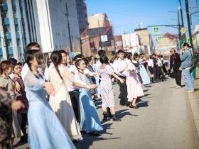 5,5 тысяч пар станцевали вальс Победы в Якутске