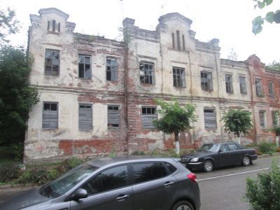 Средняя школа (бывш. городское училище), где учился П.К.Козлов и работал крупный педагог В.П.Вахтеров