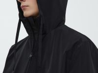 Ветровка с капюшоном