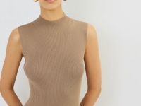 Вязаное платье в рубчик с воротником-стойкой, Коричневый