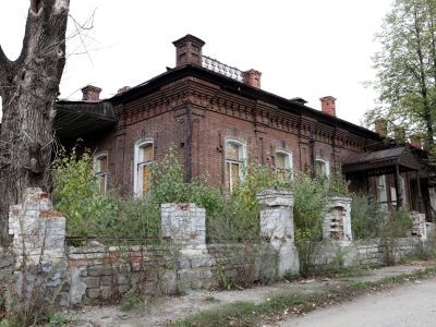 Дом управляющего чугунолитейного завода К.А.Москвина (Здание, где помещались Кусинские волостной и поселковый советы рабочих, крестьянских и солдатских депутатов и штаб боевой дружины)
