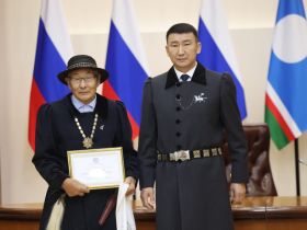 Носителям традиционной культуры вручили стипендии главы Якутии