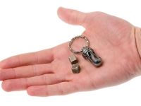 Брелок-капсула с игральными кубиками Acorn Dice Bronze Titanium, Lion Steel, Нержавеющая сталь AISI 440, бронза, L/DD TiBr