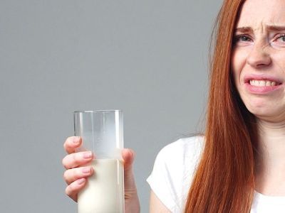 Британским потребителям придется определять срок годности молока на запах