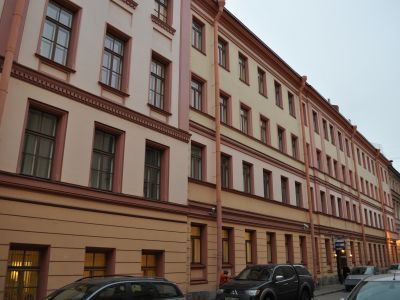 Дом жилой с флигелем