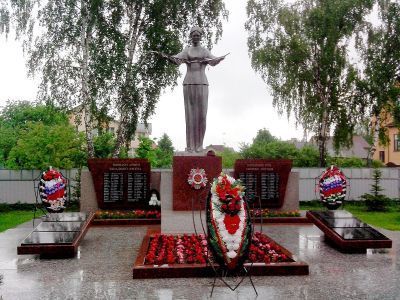 Братская могила советских воинов